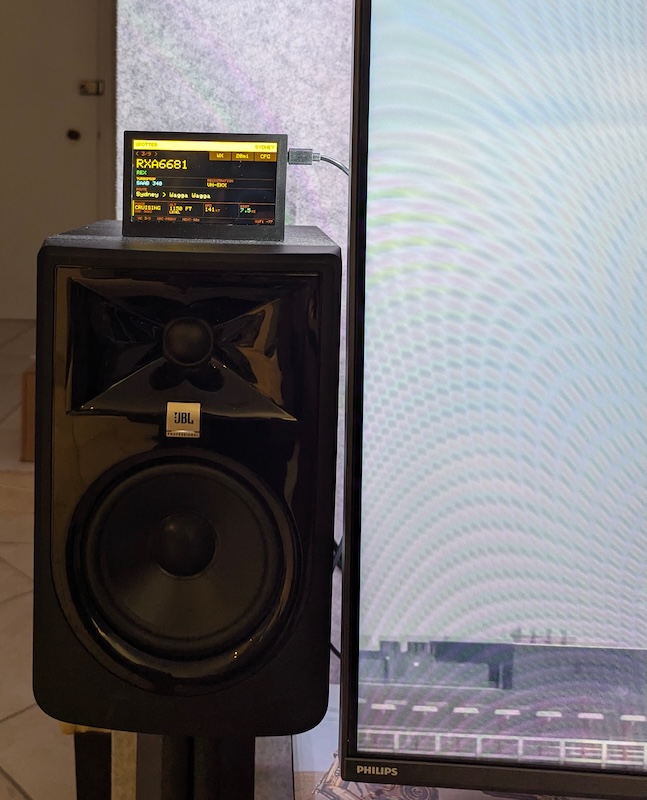 Foxtrot perched on a speaker tracking RXA6681, a Rex flight from Sydney to Wagga Wagga at 1,150 ft